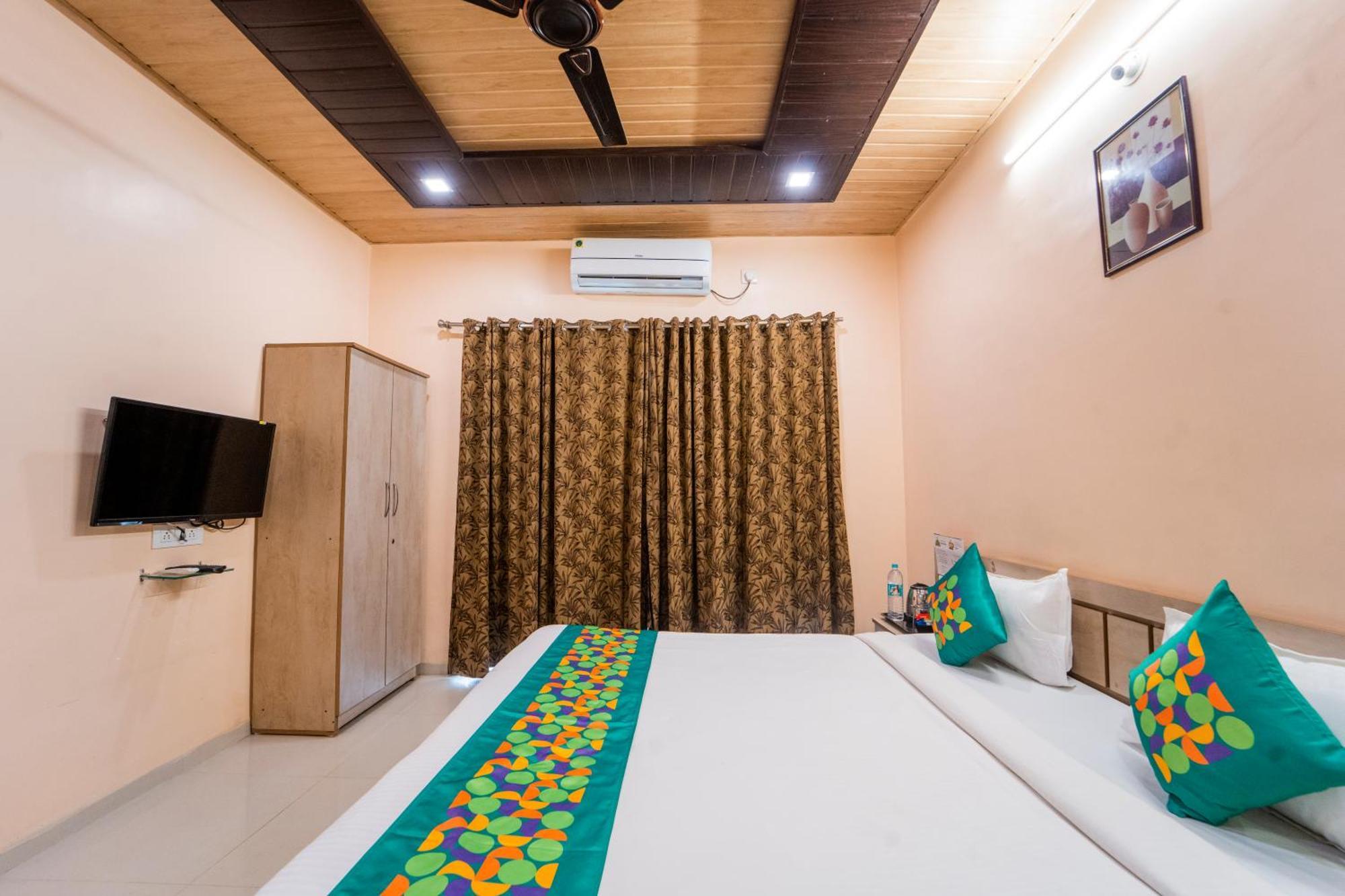 Treebo Iceberg Hotel Mahabaleshwar Bagian luar foto
