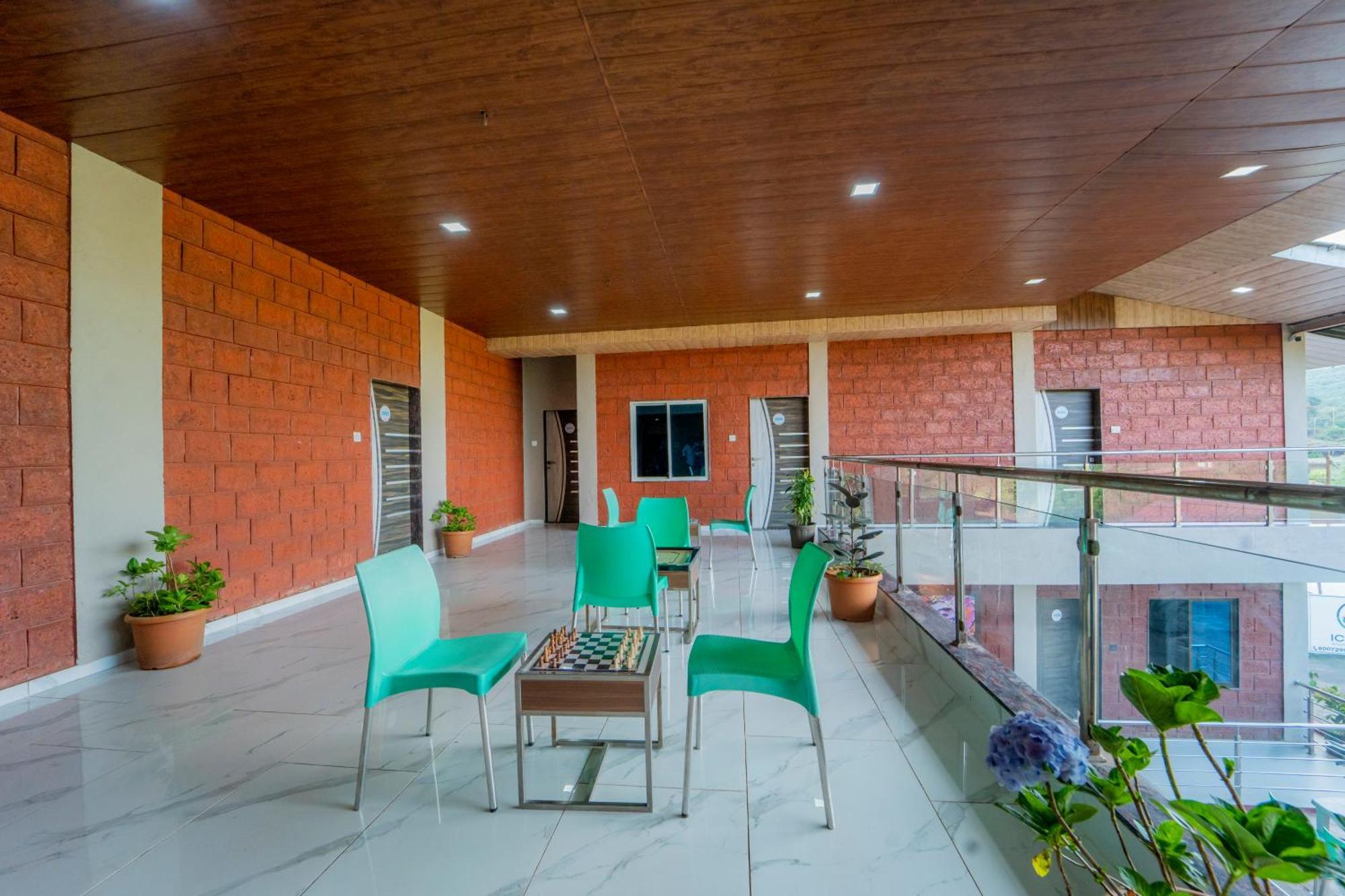 Treebo Iceberg Hotel Mahabaleshwar Bagian luar foto