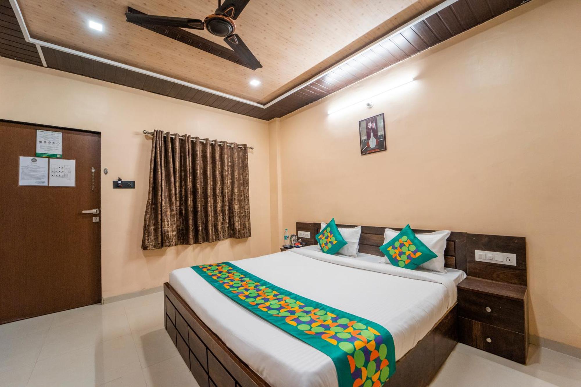 Treebo Iceberg Hotel Mahabaleshwar Bagian luar foto