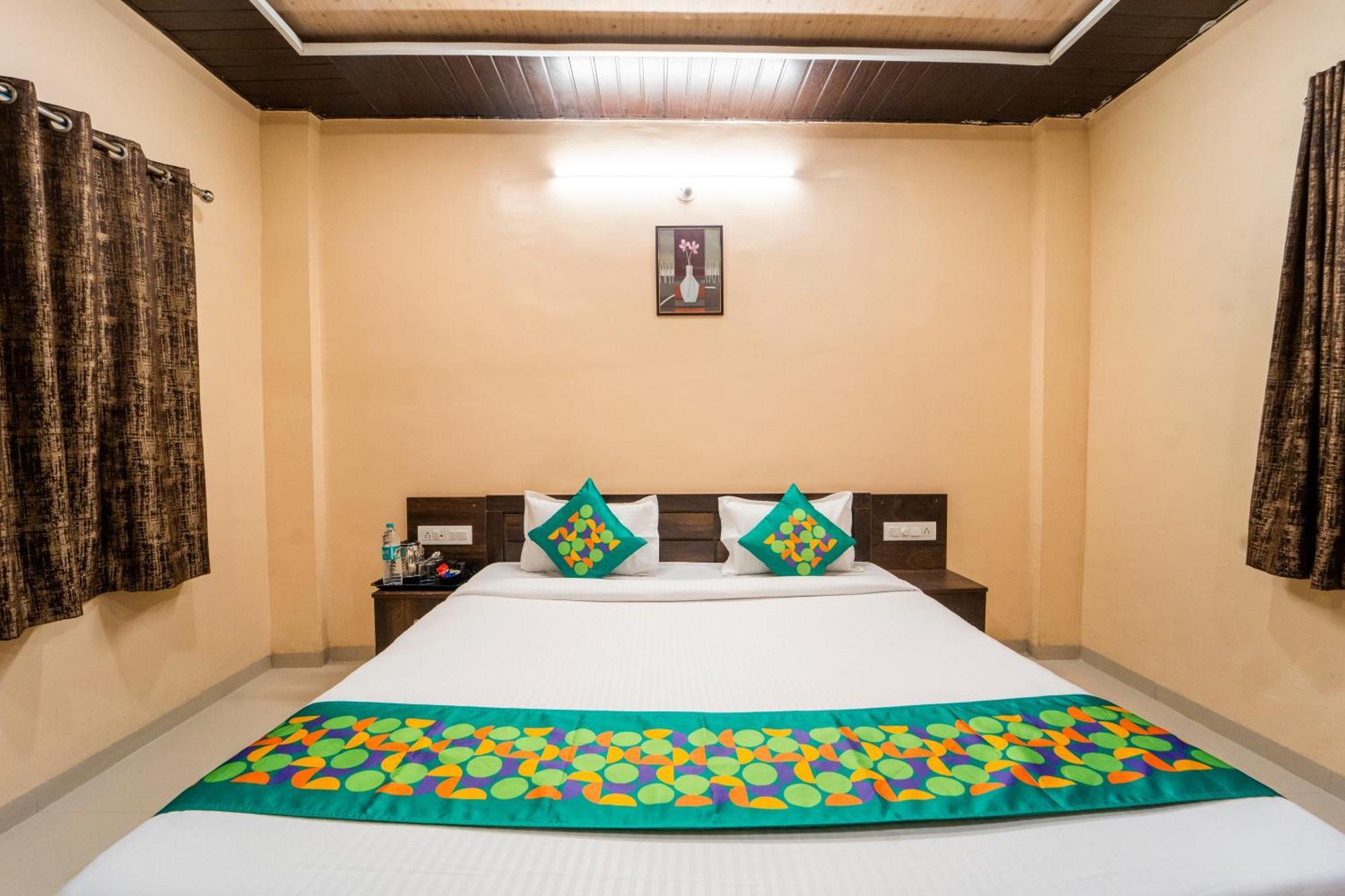 Treebo Iceberg Hotel Mahabaleshwar Bagian luar foto