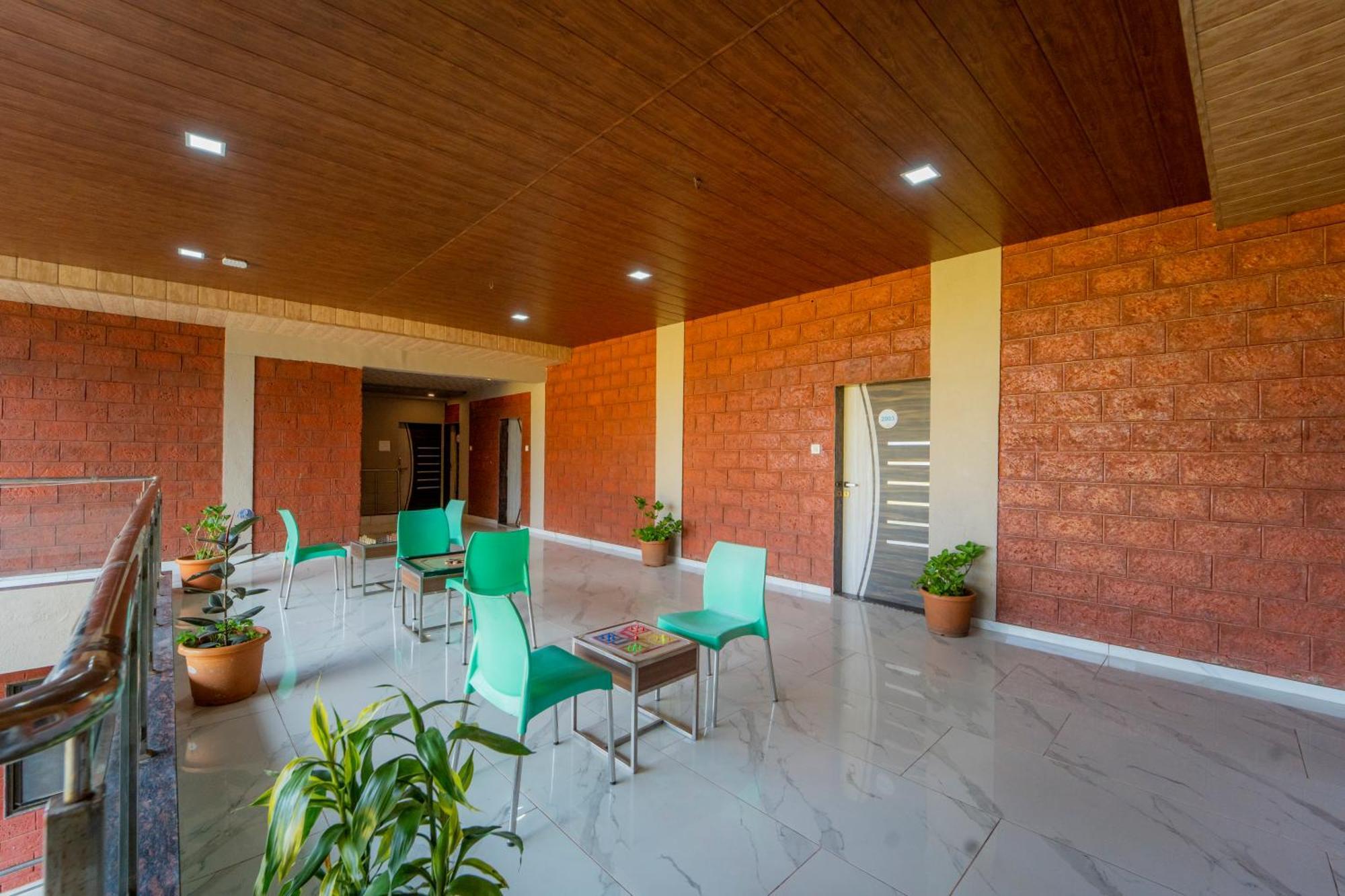 Treebo Iceberg Hotel Mahabaleshwar Bagian luar foto